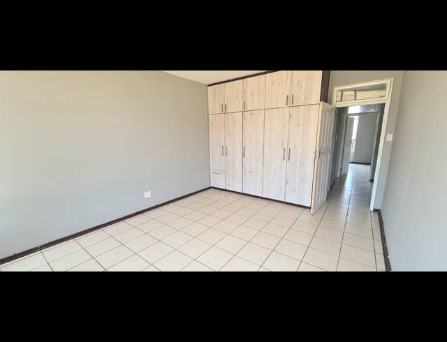 2 BEDROOM TOWNHOUSE FOR SALE IN SOUTH CREST